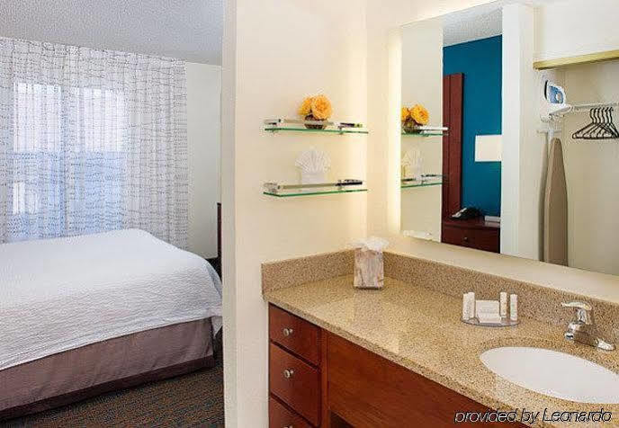 Hotel Dallas Addison/quorum Drive