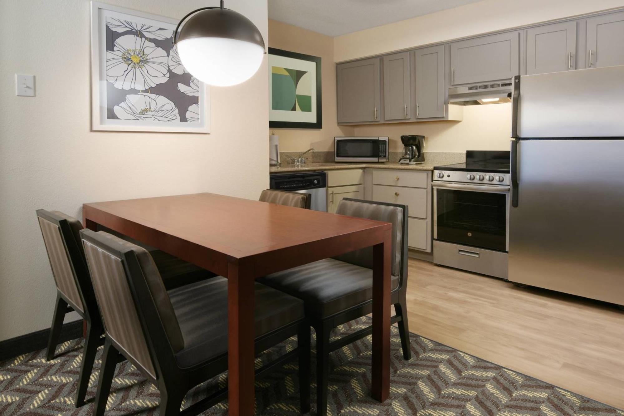 Dallas Addison/quorum Drive 3*