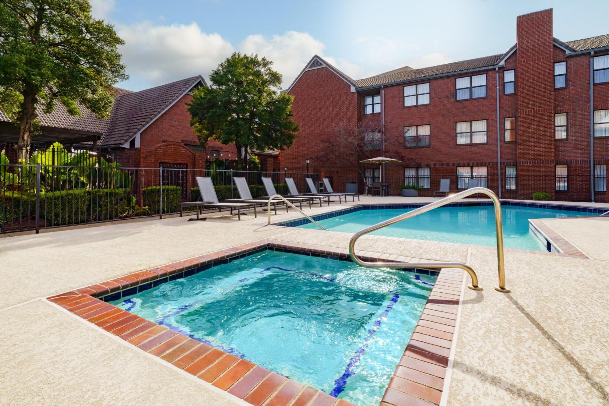 Hotel Dallas Addison/quorum Drive 3*