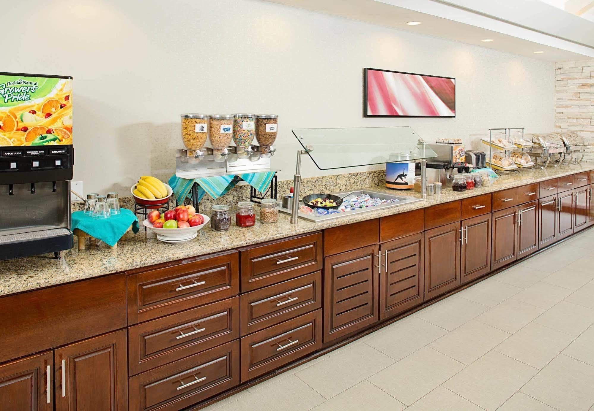 Dallas Addison/quorum Drive Hotel